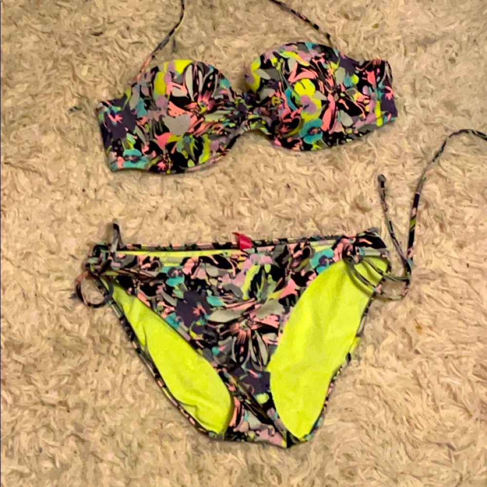 Victoria’s Secret Bikini! (M)